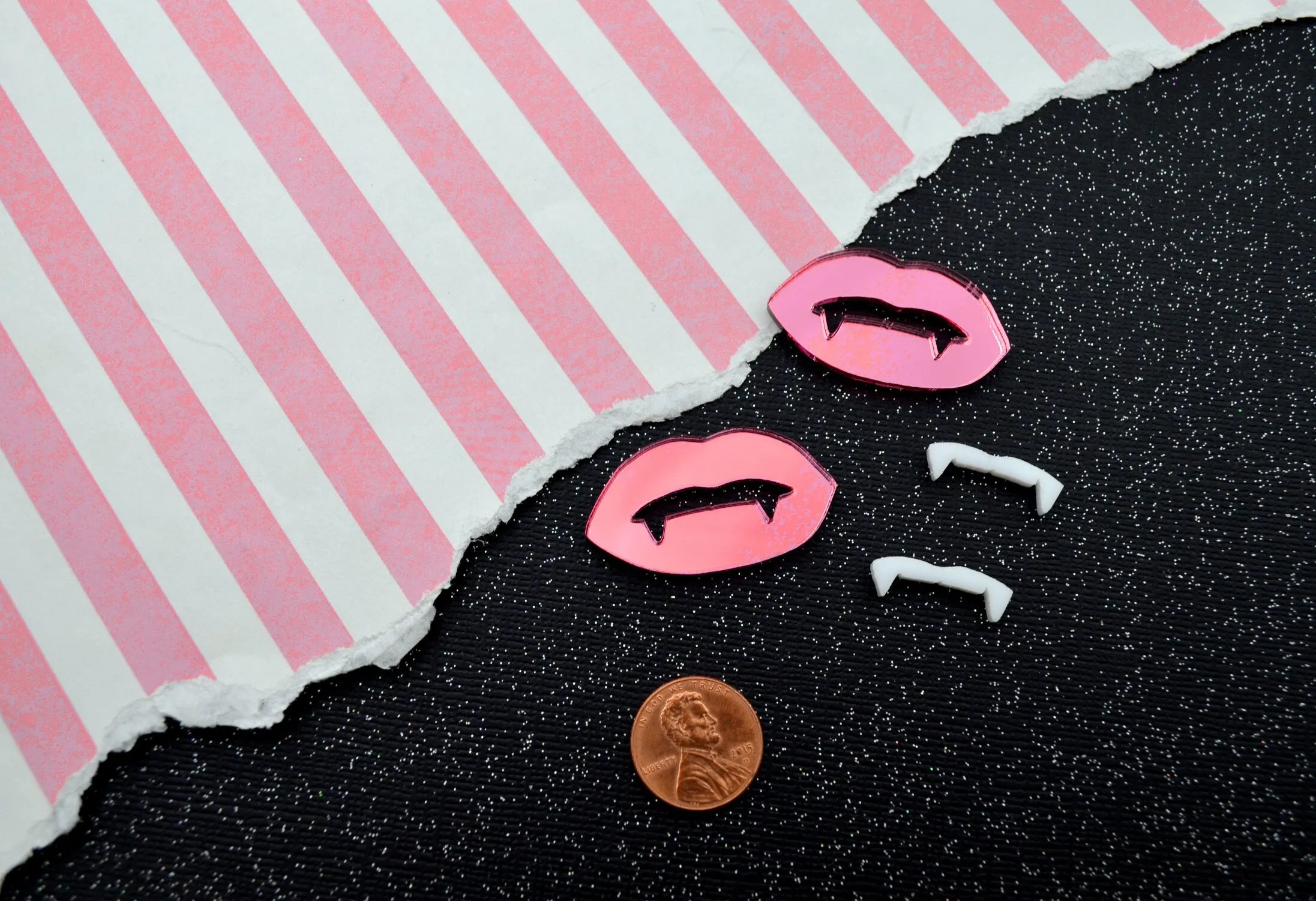 VAMPIRE FANG LIPS Mouth with Teeth Flat Back Laser Cut Acrylic Cabochons 1 Pair