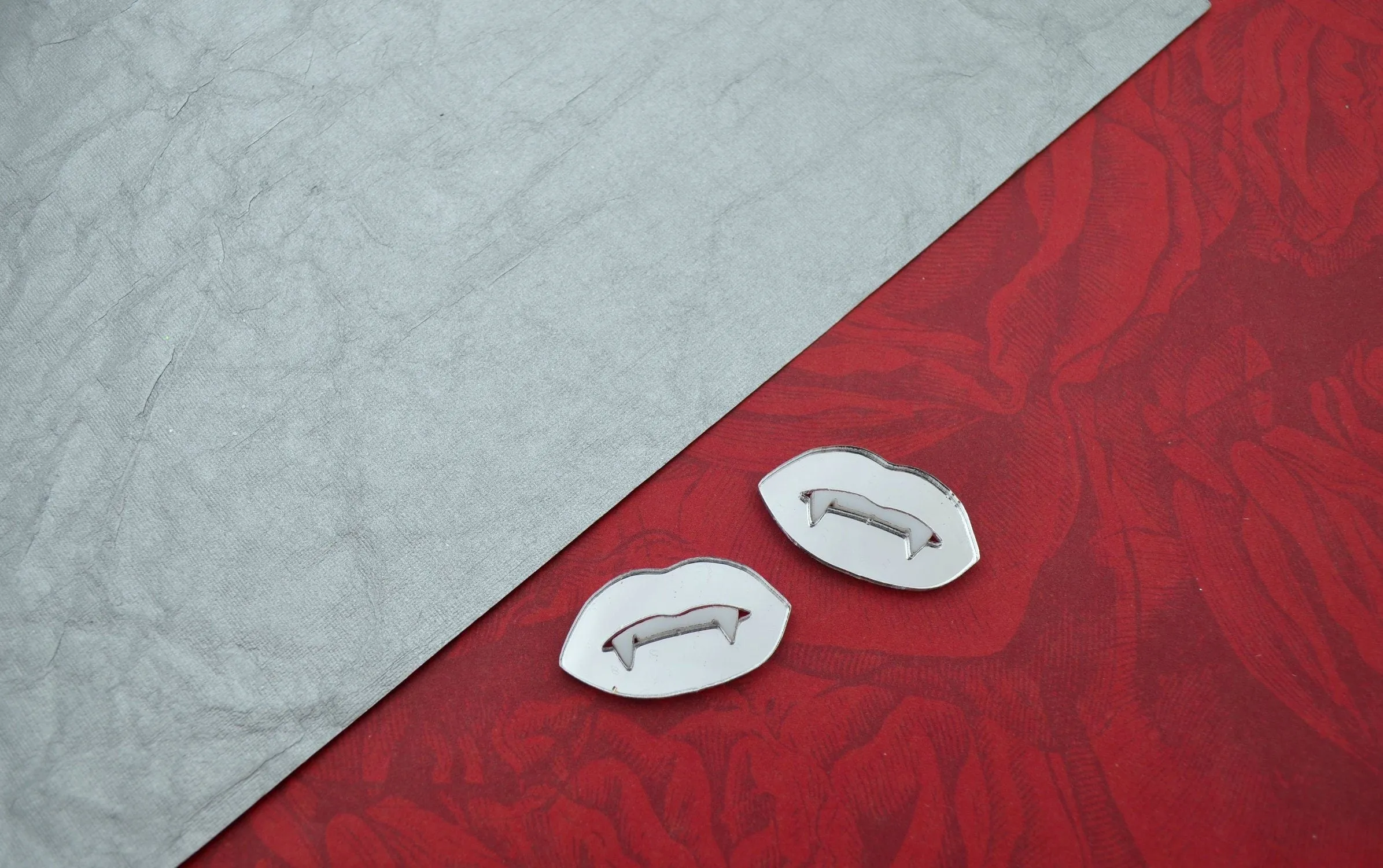 VAMPIRE FANG LIPS Silver Mirror White Teeth 1 Pair Flat Back Cabochons in Laser Cut Acrylic