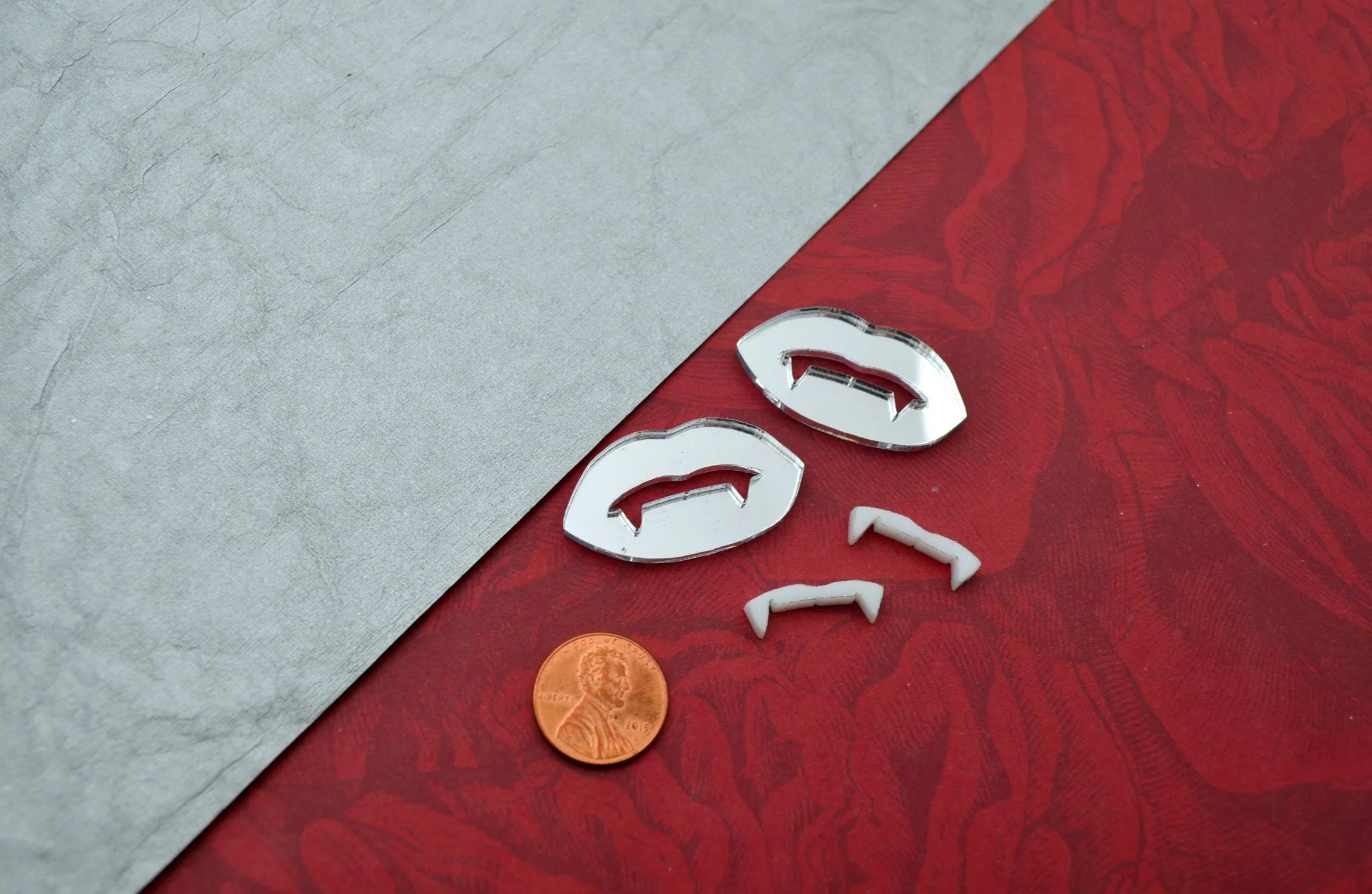VAMPIRE FANG LIPS Silver Mirror White Teeth 1 Pair Flat Back Cabochons in Laser Cut Acrylic